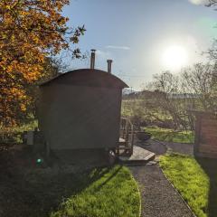 Shepherds Hut with Hot Tub