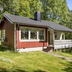 Chalet Mjöhult Skogen - HAL022 by Interhome