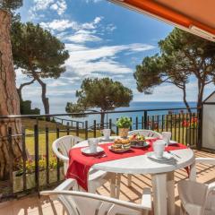 Seafront Views Apartment in Platja d'Aro