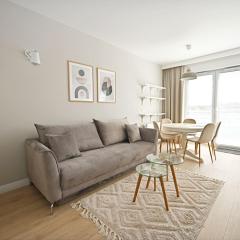 Beige 3city Apartment with Parking in Gdańsk by Noclegi Renters