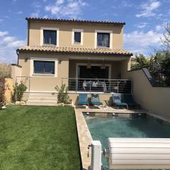 La maison Adriel - Villa récente avec jardin et piscine