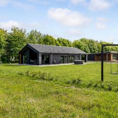 Stunning Home In Hadsund With 4 Bedrooms And Wifi
