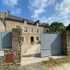 Stone house typical of the Pays de Rance, 900m from the beach