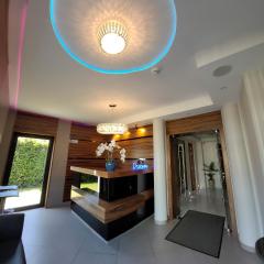 ASENATA Pokoje i Apartamenty w Ustroń Centrum, basen letni, komfort, widok na góry