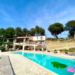 Magnifique villa vue mer 450 m2 à La Ciotat avec terrain tennis et piscine privés