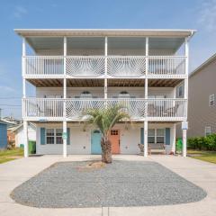 Completely Remodeled - Beach Access 3 Doors Down - Near Kure Beach Pier
