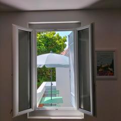 Studio terrasse, intra-muros, climatisé avec Wifi