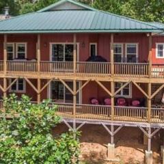 Red Rooster Family Cabin w/Hot Tub+Fire Pit+View