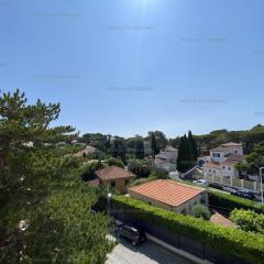 Appartement avec balcon, proche commerces et plages - FR-1-100-309