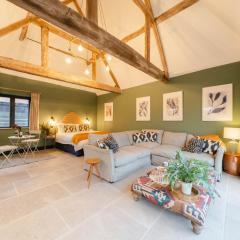 Spinney - a unique open plan barn, with private garden