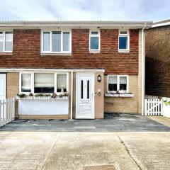 1min walk to Beach- Happy Waves- Family Home