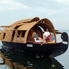 ソーマ ハウス ボート（Soma House Boat）