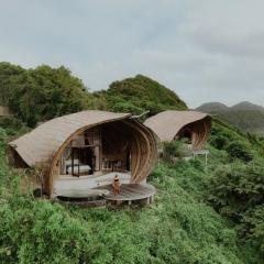 Kini Resort - Oceanfront Bamboo Eco Lodges