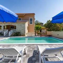 Holiday House Laetitia with pool