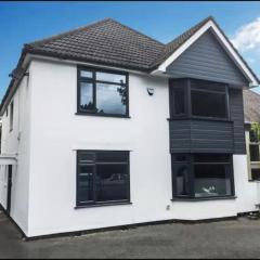 Stunning 5 Bed Modern House Sandbanks Area