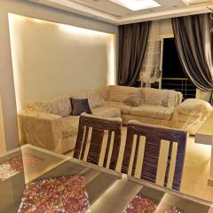 شقة رائعة قريبة من الاهرامات بالجيزة داخل كومبوند خاص