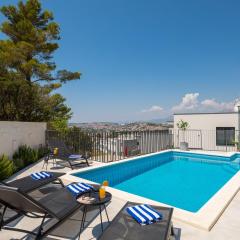 Stunning Villa In Podstrana With Outdoor Swimming Pool, Sauna And Wifi