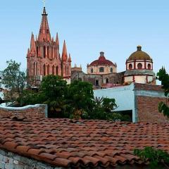 Casa Robelina 4bd+4bths. Center.
