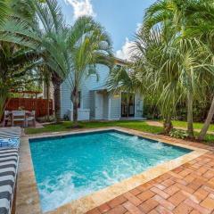 Tropical Estate w/ Guesthouse & Pool. Sleeps 8!