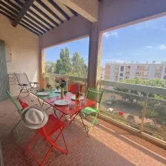Appartement 2 pièces avec mezzanine, terrasse et parking, à 500m de la plage - Fréjus - FR-1-226A-42