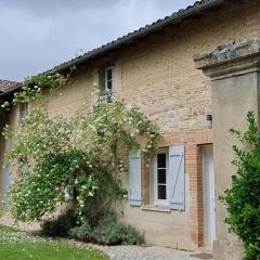 Gite classé quatre étoiles dans les dépendances du chateau de Manau