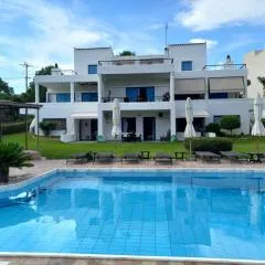 Kinetious Nisous Stylish Apt, Pool, near the Beach