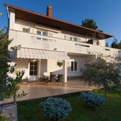 Apartment Jadranka quiet & near the beach!