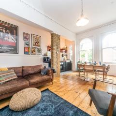 Pass the Keys Rustic and Quirky Flat in Charming Charlton Village