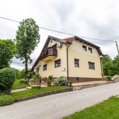 Garden apartment near near Plitvi ka Lake