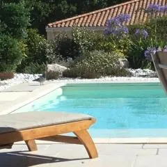 Chambre indépendante avec piscine