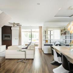 Boutique Townhouse with Hot Tub near Puerto Banus
