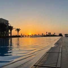 Luxurious Sea view 2 BR & private Garden to the pool at Mangroovy