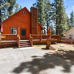 Nana Bear Manor - Quiet and spacious log cabin with hot tub perfect for a mountain getaway!