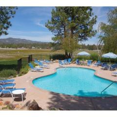 Junipine Lakefront Condo - Walking distance to the lake! Less than 2 miles from the slopes!