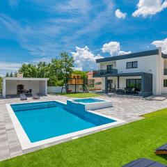 Nice Home In Grubine With Outdoor Swimming Pool