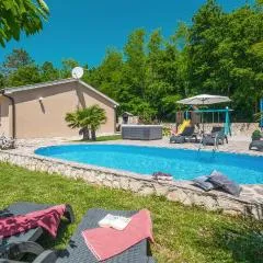 Stunning Home In Snasici