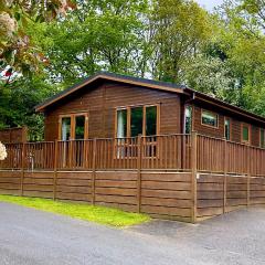 Charming Copse Corner Cabin in Devon's Countryside