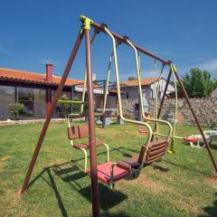 Charmantes Ferienhaus in Medulin mit Waschmaschine, Klima, WLAN, Terrasse und Grillplatz