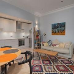 Trendy Hampstead Flat RH7