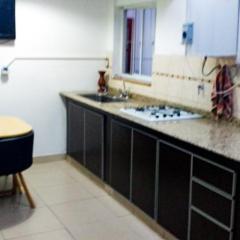 Hermoso departamento con entrada independiente y cochera! 2 habitaciones