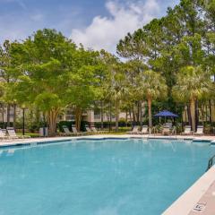 Mount Pleasant Condo with Pool and Bikes Near Beach!