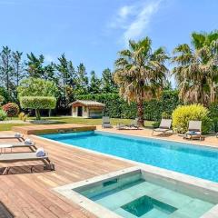 Awesome Home In Maillane With Outdoor Swimming Pool, Wifi And 4 Bedrooms