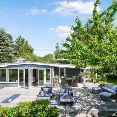 Spacious Cottage With A View Of Wild Nature
