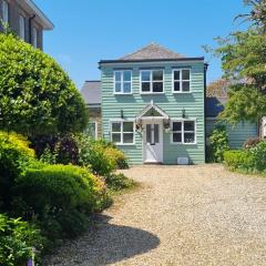 The Coach House- Stunning Detached Coastal home, with parking, by Historic Deal Castle