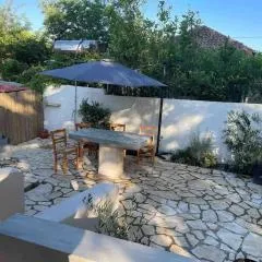 Katakolo Stone-paved Family Heaven