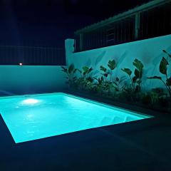 Casa DeltaNatura, alta capacidad con piscina, cerca playa y al lado rio