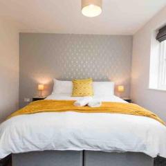 CLOUDSTAYS - Luxury Townhouse Sleeps upto 8 Birmingham City and Central Free Parking & WIFI