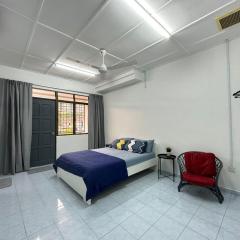 Permas Double Storey 8 Pax WiFi Netflix