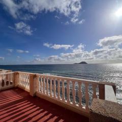 Casa con vistas al mar y piscina