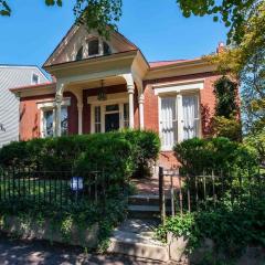 Three Bedroom Apartment In Historic Nulu Property